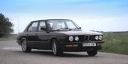 Крис Харрис объясняет, что делает таким особенным его BMW M5 1986